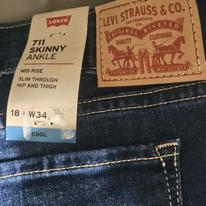 Levi's 711 skinny ankle nwt
